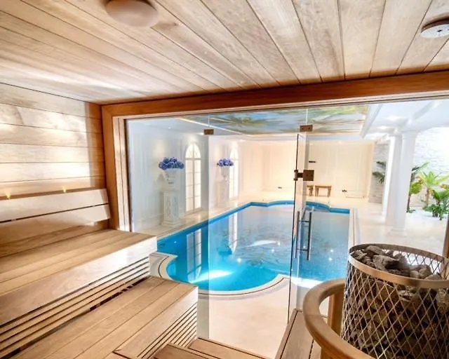 Palace De Lys Cannes Villa