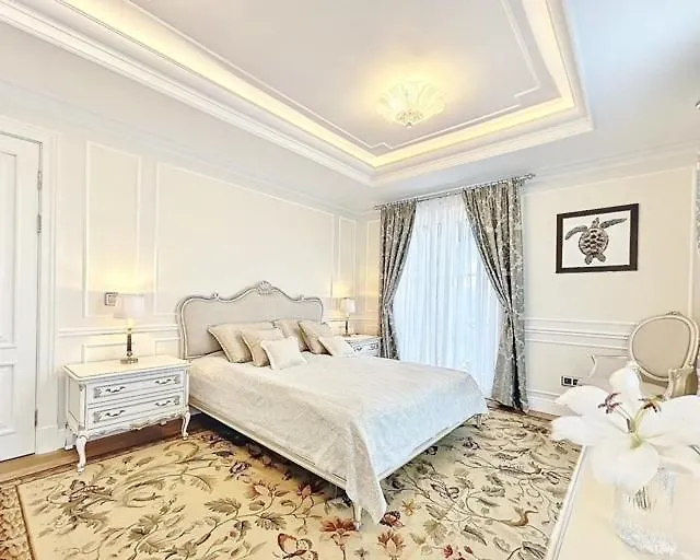 Palace De Lys Cannes